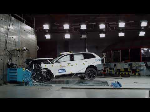 ボルボの電気自動車「EX90」クラッシュテストの動画