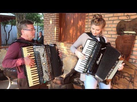 Bia Socek e Varguinhas dando um show na sanfona