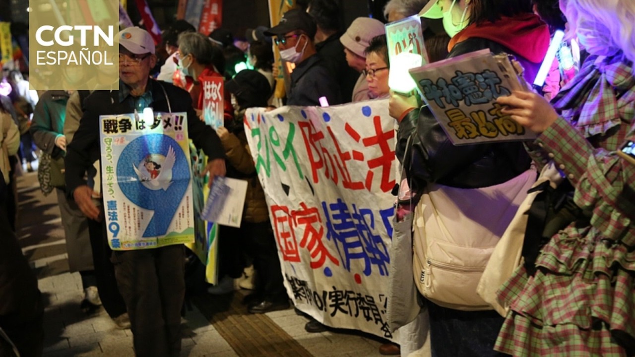 Manifestación en Japón contra la iniciativa de Sanae Takaichi para revisar la Constitución