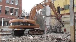 preview picture of video 'CATERPILLAR 325C LN, Demolition / Abbruch Spinnerei Adolff, Backnang, Germany, 23.04.2004.'