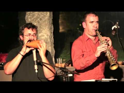 DE LOS CENTROS DE LA LUNA / NO VOY SOLO NO  Coetus + Juan Quintero y Luna Monti