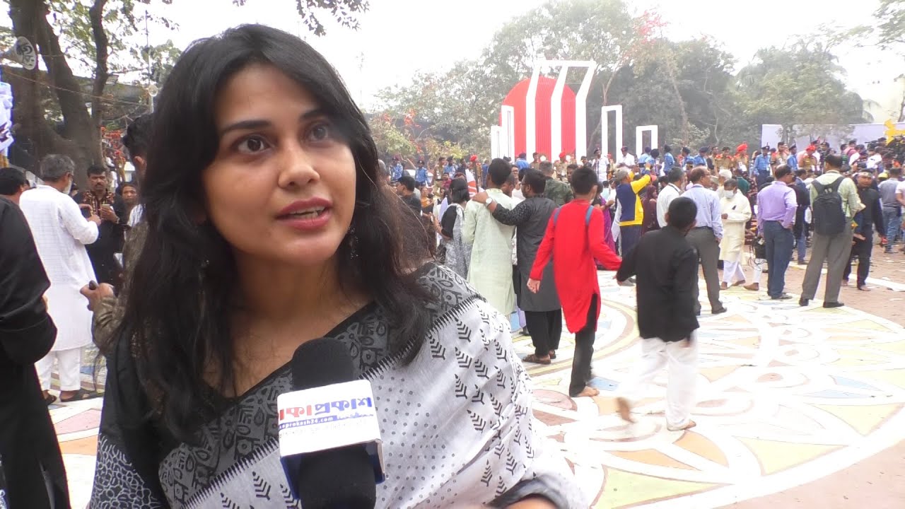 শ্রদ্ধা ও ভালোবাসার ফুলে ছেয়ে গেছে শহীদ বেদি