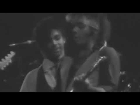 Prince- Do Me Baby | 1982 | Live At The Capitol Theatre | LA | Dez Dickerson guitar loop