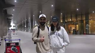 Virat Kohli N Anushka Sharma Spotted At Airport Arrival