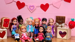 Valentine's Day 2024 ! Elsa & Anna toddlers - school decorating - gifts - games - Barbie