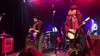 12.2.2017 Squirrel Nut Zippers Christmas Caravan