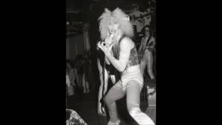 Twisted Sister - I can Wait Live 1979-11-29
