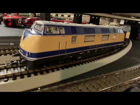 Roco 72863 - German Rheingold V200 of the DB