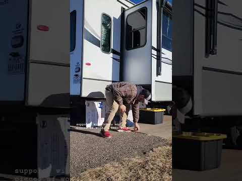 DIY: RV SKIRTING FOR WINTER CAMPING. #rv #shorts #rvhacks #rvlifestyle #rvlife #rvhacks #rvprojects