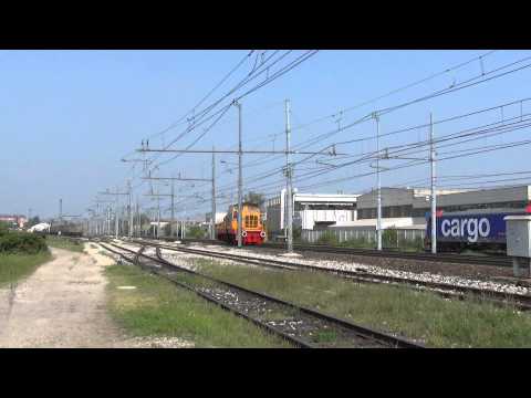 LOCOMOTORE  DIESEL DA MANOVRA IN TRANSITO - GALLARATE (VA) 14 - 4 - 2014.