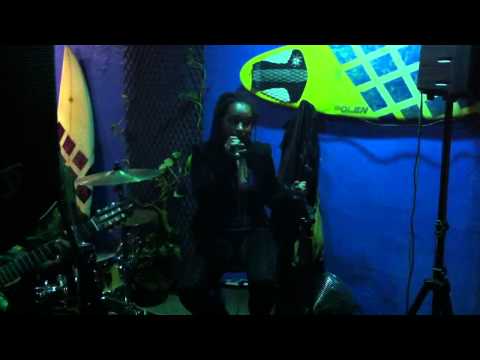 joceline medina singing crazy at bali bar lisbon :)