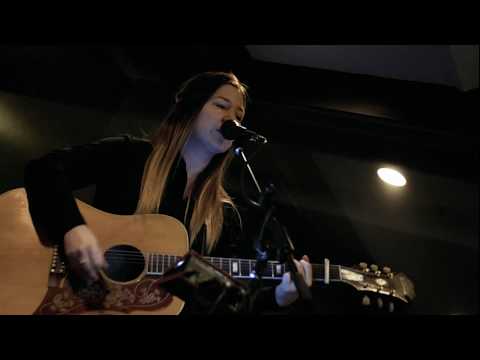 TC Helicon Stories presents: Elli Hart and the Perform VG