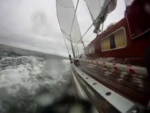 Vindö 50 im Reff - www.classic-yachtcharter.de