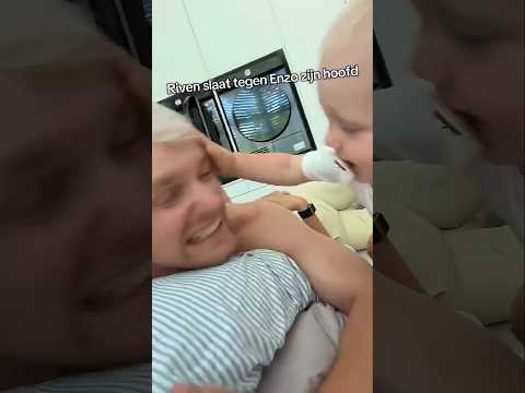 Riven slaat op Enzo zijn hoofd #enzoknol #enzo