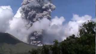 preview picture of video 'Live video of Lokon volcanic eruption in Indonesia.'