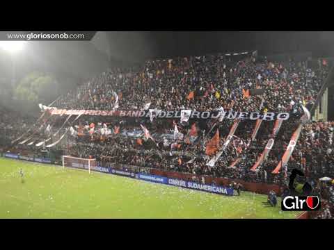 "Sudamericana 2018, Newell's-Paranaense (Fiesta copera bajo el diluvio)" Barra: La Hinchada Más Popular &bull; Club: Newell's Old Boys &bull; País: Argentina