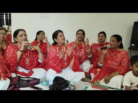 बत्ती बाल के बनेरे उत्ते रखनी आं/ਬੱਤੀ ਬਾਲ ਕੇ ਬਨ੍ਹੇਰੇ ਉੱਤੇ ਰੱਖਦੀ ਆਂ