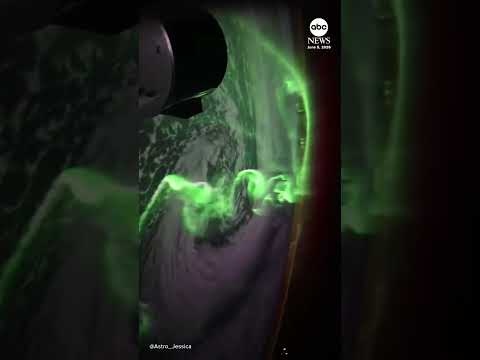 Timelapse captures southern aurora as seen from SpaceX Dragon shuttle