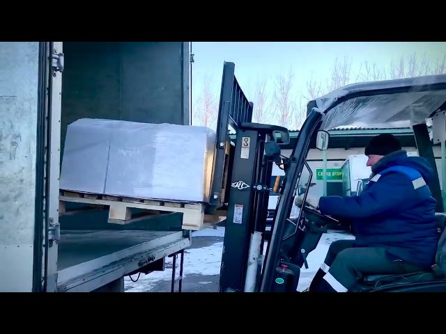 Более двух тонн гуманитарного груза от Алексеевского района отправилось в помощь жителям Донбаса.