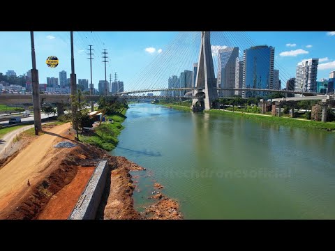 OBRAS RECUPERAÇÃO DAS MARGENS DO RIO PINHEIROS CHEGA NAS PROXIMIDADES DA PONTE ESTAIADA