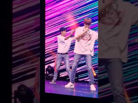 Kang Daniel singing Sorry by Justin Bieber #ColoronmeinManila #KangDaniel #Wannaone #Jihyo