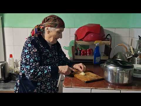 «Grandma’s Memories Come Alive Through Old Photos»