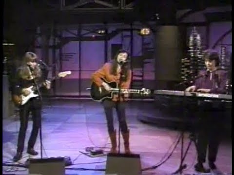 The Roches "I Love My Mom" on Letterman, February 16, 1990