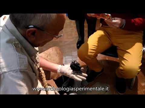 Scheggiatura di un nucleo di ossidiana, Tourisma 2020.