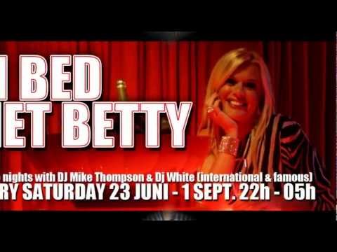 In Bed Met Betty Owczarek