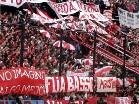 "Estudiantes vs Gimnasia - Apertura 2010 - En todas las canchas siempre para adelante" Barra: Los Leales &bull; Club: Estudiantes de La Plata