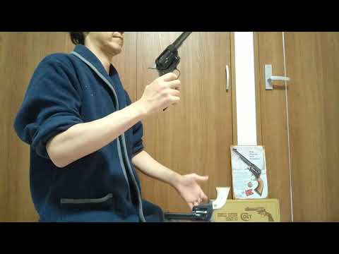 Day456_ピースメーカーのモデルガンをくるくる回すだけの動画