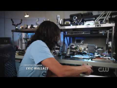 The Flash 5x02 'Blocked' Caitlin and Ralph helping Cisco to process his break up with Gypsy.