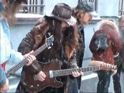 Gienek Loska z zespołem Seven B - Zakopane (Krupówki) 2001 r.