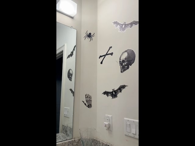 Vídeo relacionado con Pegatinas De Pared De Terror De Halloween | Decoración Terrorífica Y Espeluznante | Suministros Para Fiestas Terroríficas, Decoración De Criaturas Sangrientas Para Apartamento Pub Suelo Sala De