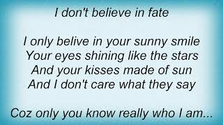 Shakira - I Don&#39;t Believe (No Creo) Lyrics