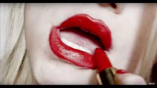 Red lips Sky Ferreira