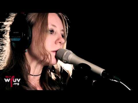 Lyla Foy - "Impossible" (Live at WFUV)
