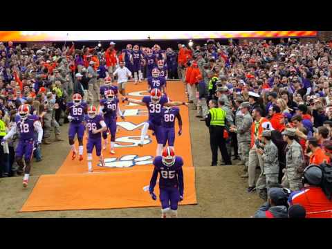 TigerNet.com - Clemson runs down the hill