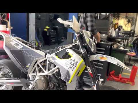 Husky 701 SuperMoto Dyno Tune, 79hp!! DynoJet Power Commander 5, Husqvarna FS701, Limiters removed!