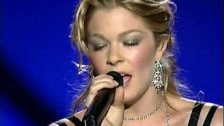 LeAnn Rimes - Love Is An Army (live acm 2003)