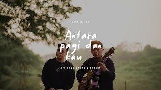Download lagu Daun Jatuh - Antara Pagi Dan Kau (Live From Danau Cisawang) mp3