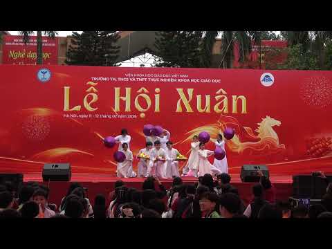  Tập thể lớp 7D biểu diễn "Hương sắc Việt" trong Lễ Hội Xuân 2026