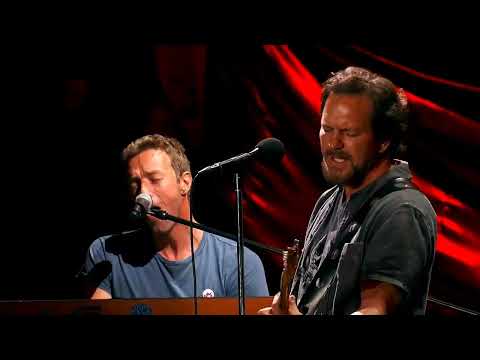 Eddie Vedder & Chris Martin - Don't Dream it's Over (Live at Global Citizen Festival, NY, 2016)