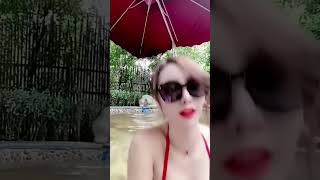 サングラスがまぶしいビキニ美女のワンシーン！