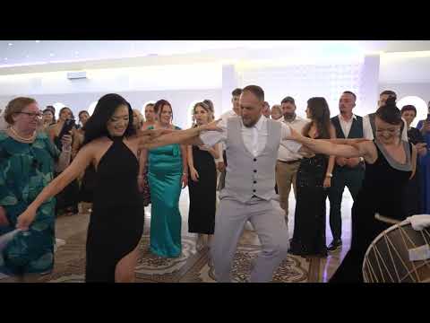 Vajzat Shqiptare Shkëlqejnë në Valle të Burrave.