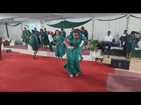 Loice Manzunzu - Aripo Asingarari (Cover)