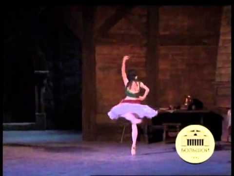 Ballet Esmeralda - Osipova variação ato I