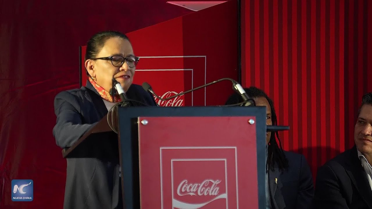 Llega a México trofeo de Copa Mundial de fútbol para iniciar gira de exhibición