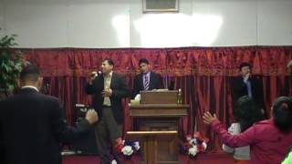 Pastor Adan. cantando