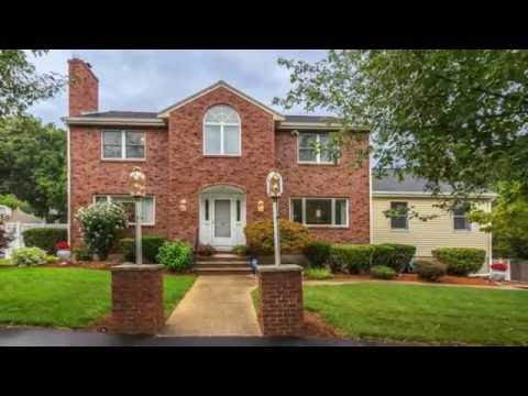 32 Ellen Rd, Stoneham MA - Maureen Fuccillo & Susan Felice-Marroni - Tel 781-249-3800